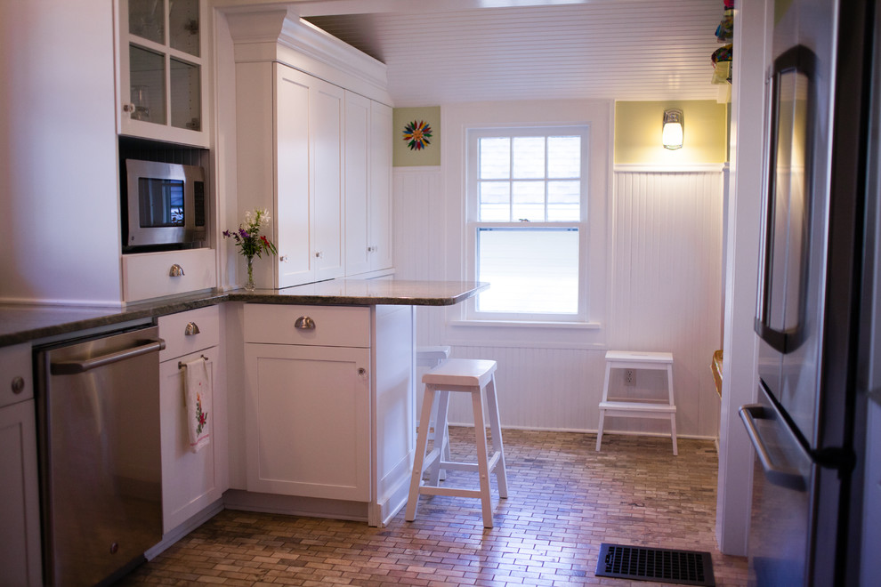 Kitchen - transitional kitchen idea in Indianapolis