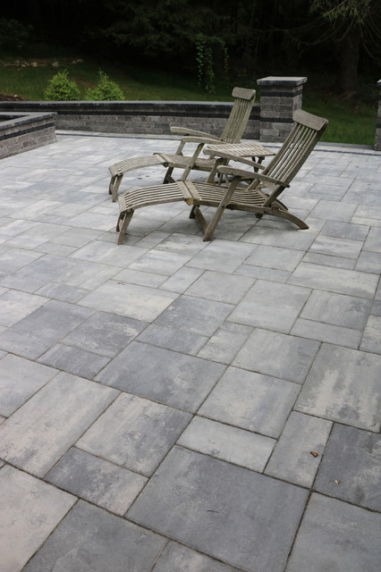 Large Scale Patio and Fire Pit: Unilock Beacon Hill Flagstone Pavers ...