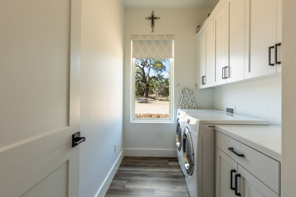 Laundry room - transitional laundry room idea in Austin