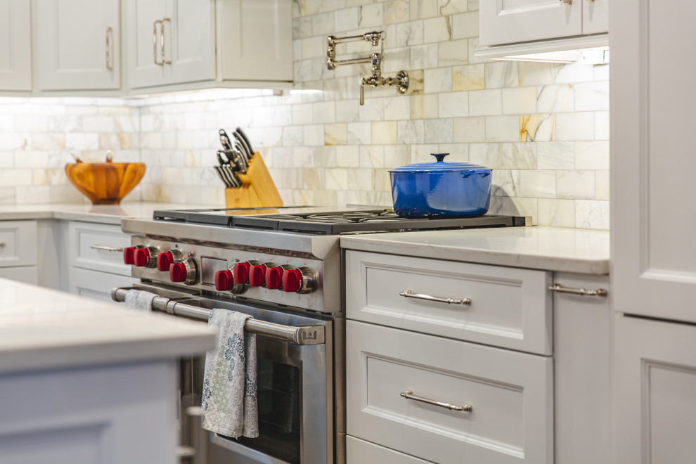 Home design - transitional home design idea in DC Metro