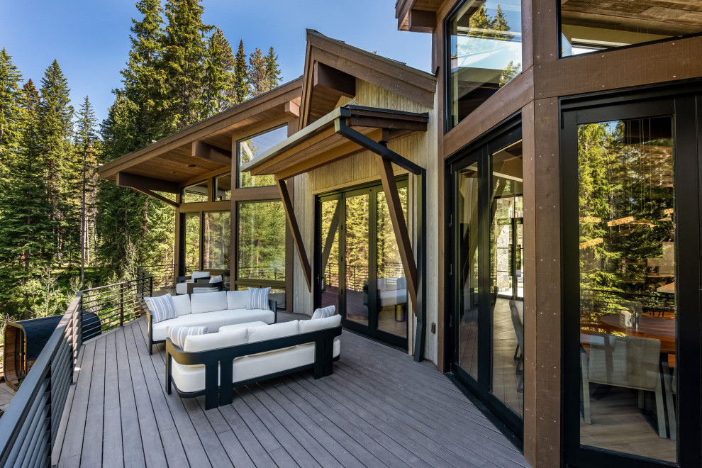 Example of a transitional home design design in Denver