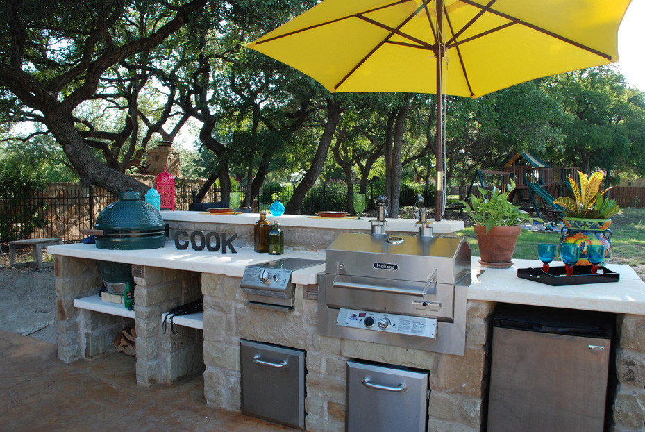 Design ideas for an arts and crafts patio in Austin.
