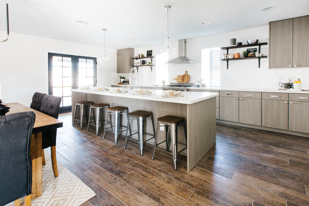 Transitional home design photo in Phoenix