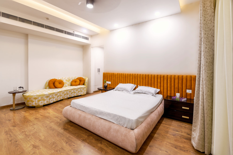 Contemporary bedroom in Delhi.