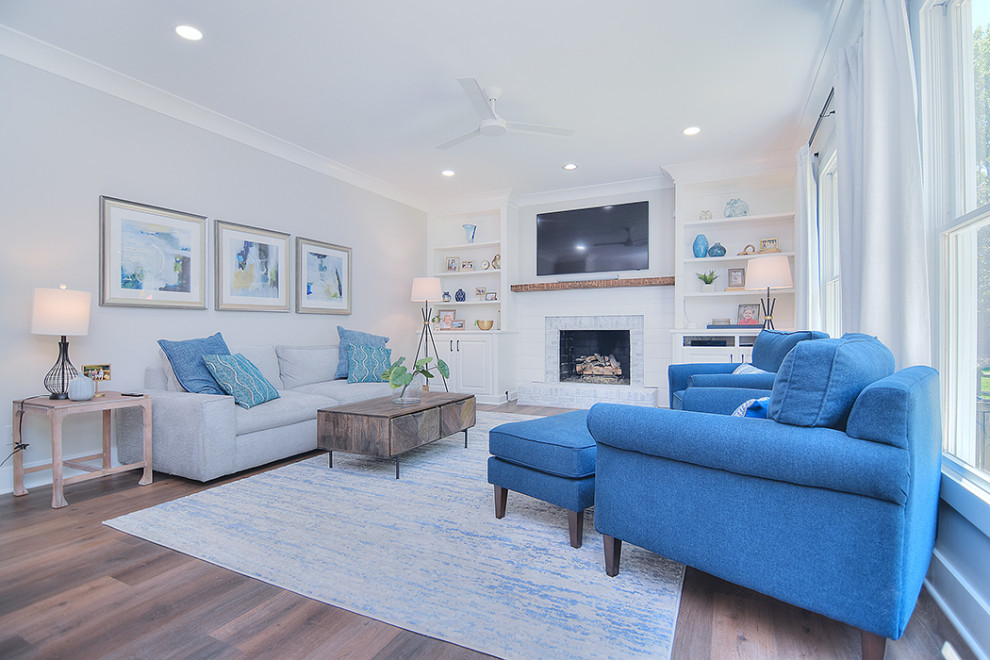 Example of a transitional home design design in Charlotte
