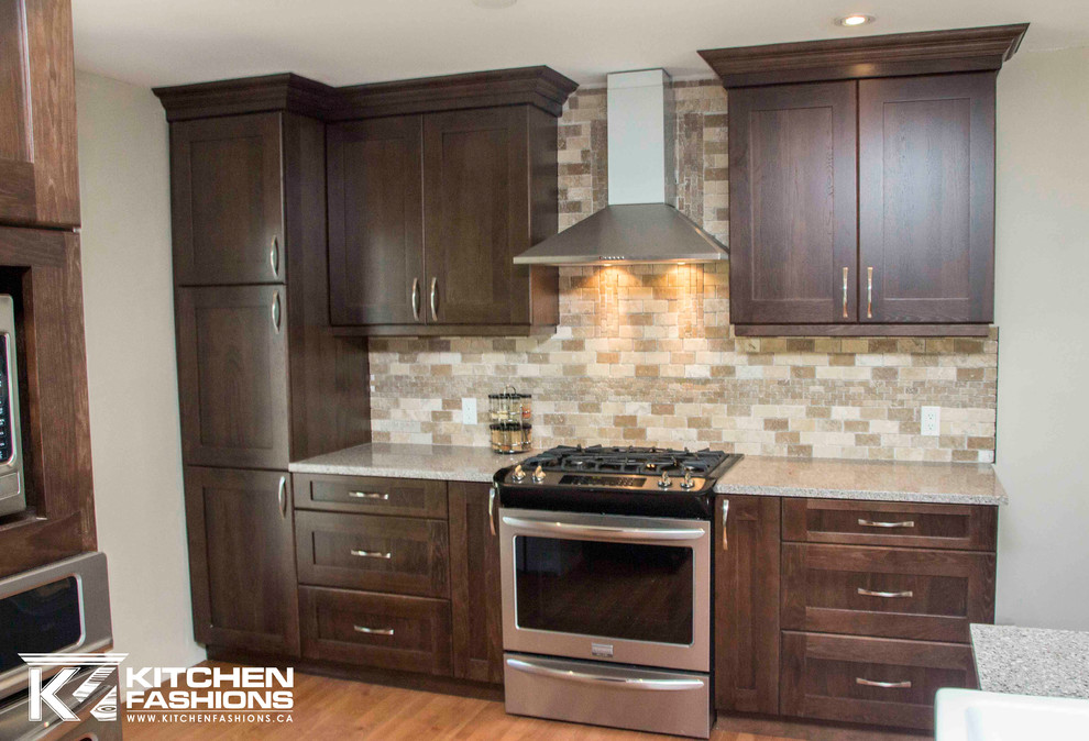 Example of a large transitional u-shaped medium tone wood floor open concept kitchen design with a farmhouse sink, shaker cabinets, dark wood cabinets, quartz countertops, brown backsplash, stone tile backsplash, stainless steel appliances and an island