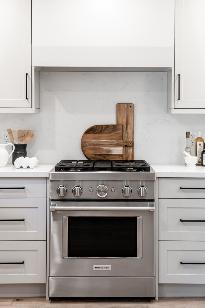 Inspiration for a scandinavian kitchen remodel in Toronto