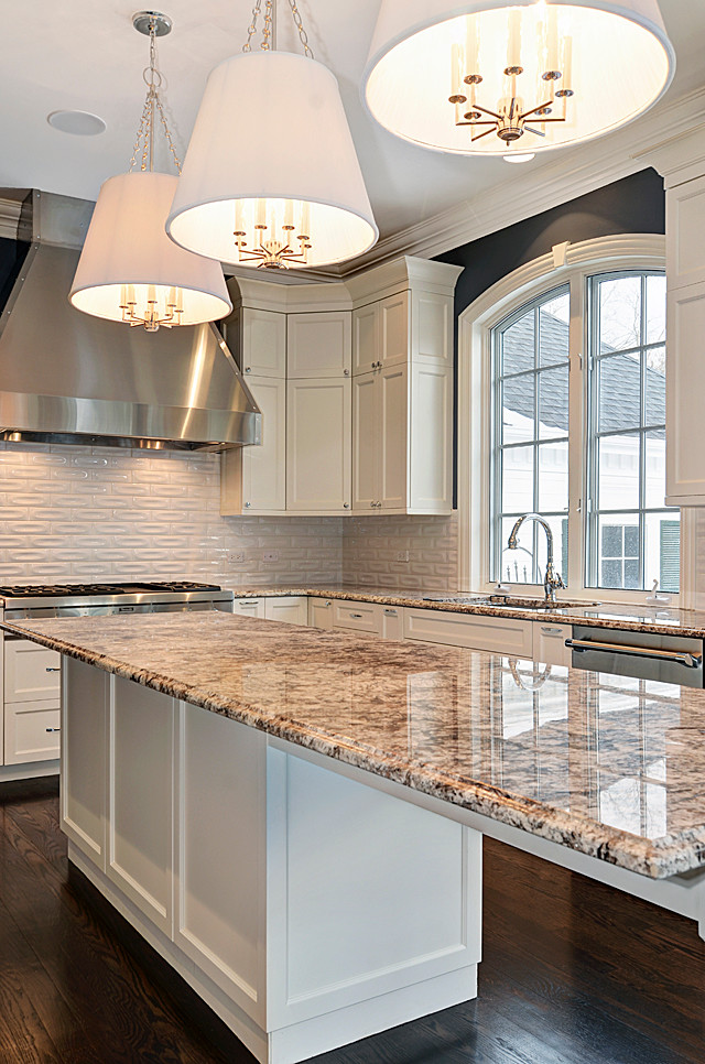 Transitional kitchen photo in Chicago