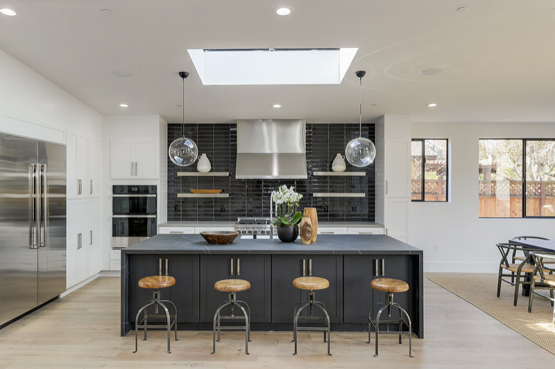This is an example of a contemporary kitchen in San Francisco.