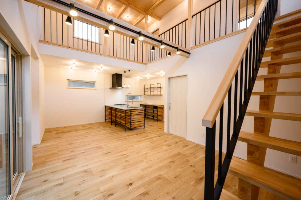 他の地域にあるおしゃれなリビングの写真