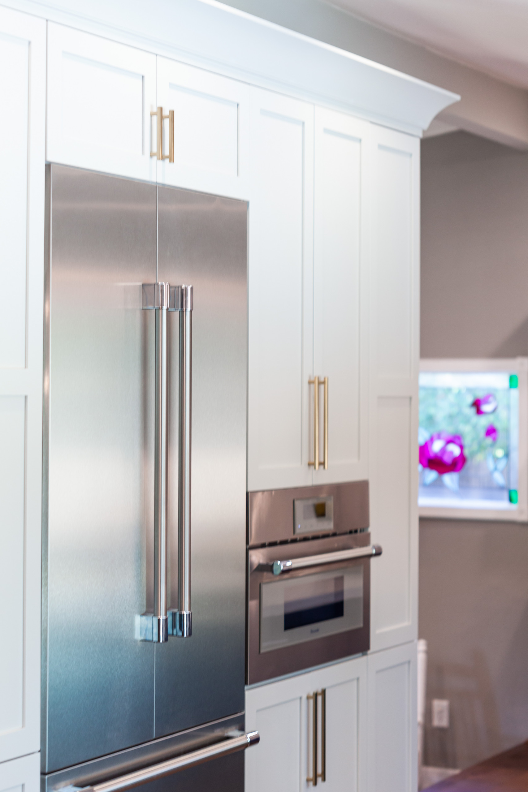 Stunning Kitchen w Blue Island