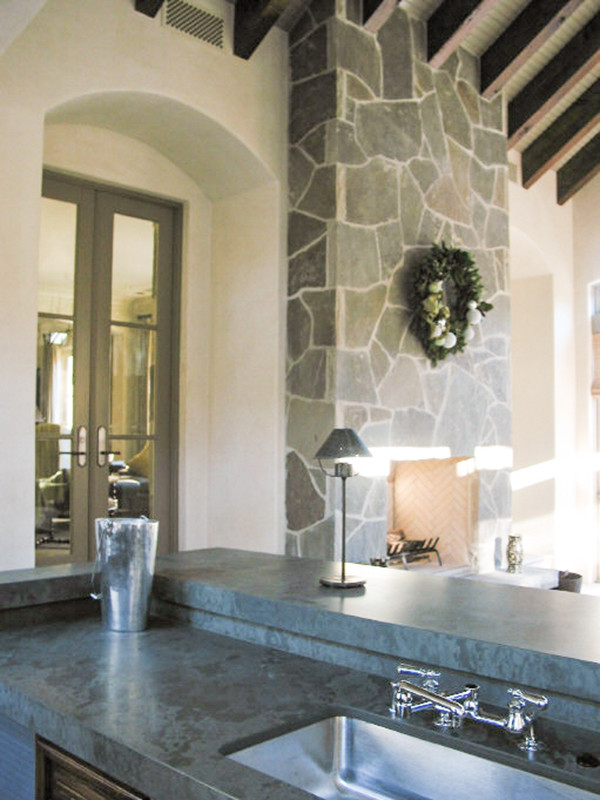 Example of a classic home design design in Houston