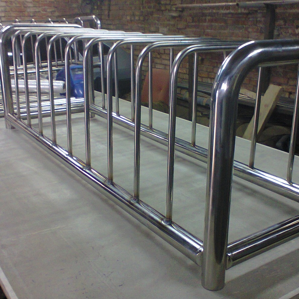 Перила из нержавейки в аквпарке.