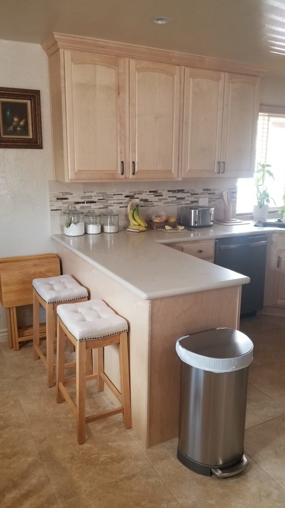 Thousand Oaks,- Kitchen