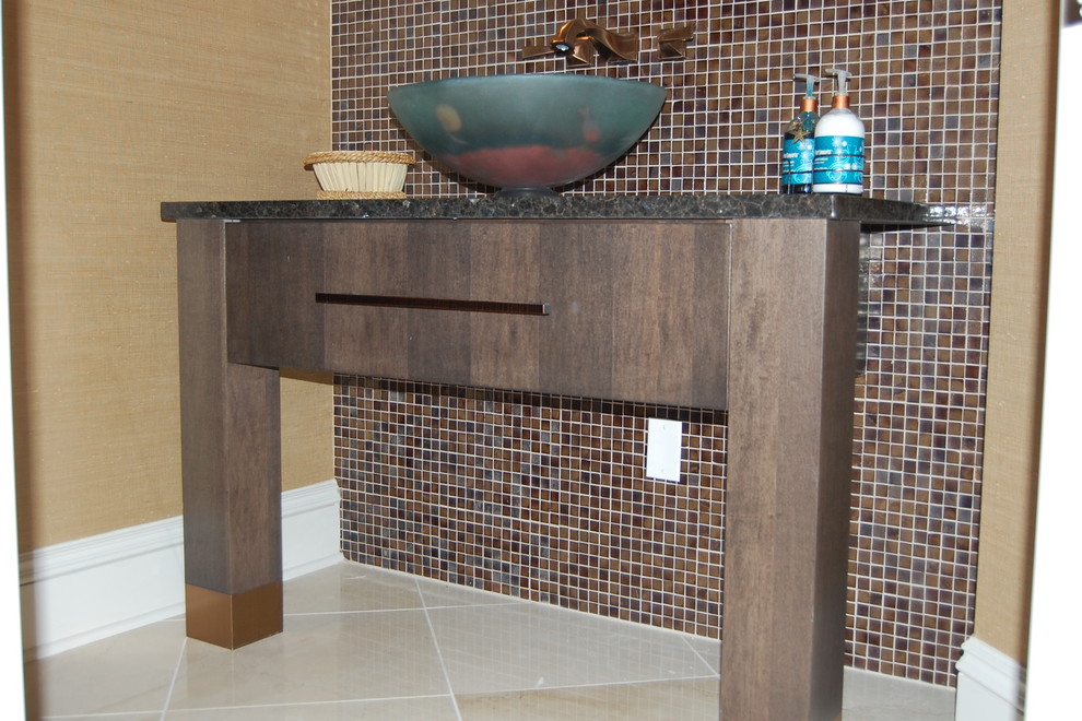 Inspiration for a modern home design remodel in St Louis
