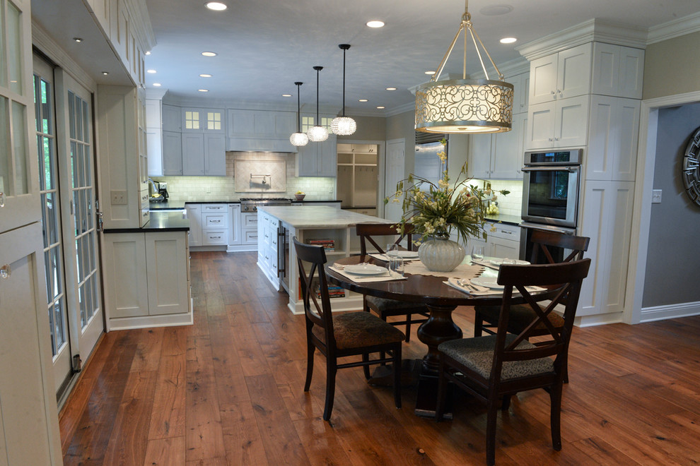 Inspiration for a transitional kitchen remodel in Cleveland