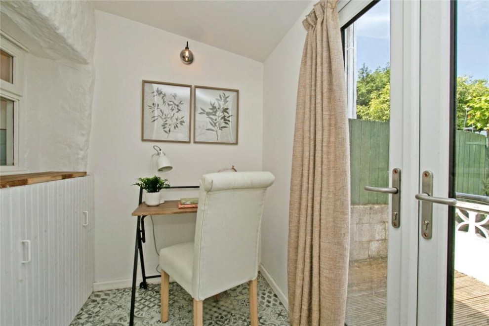 Peters Terrace - Staged to Sell