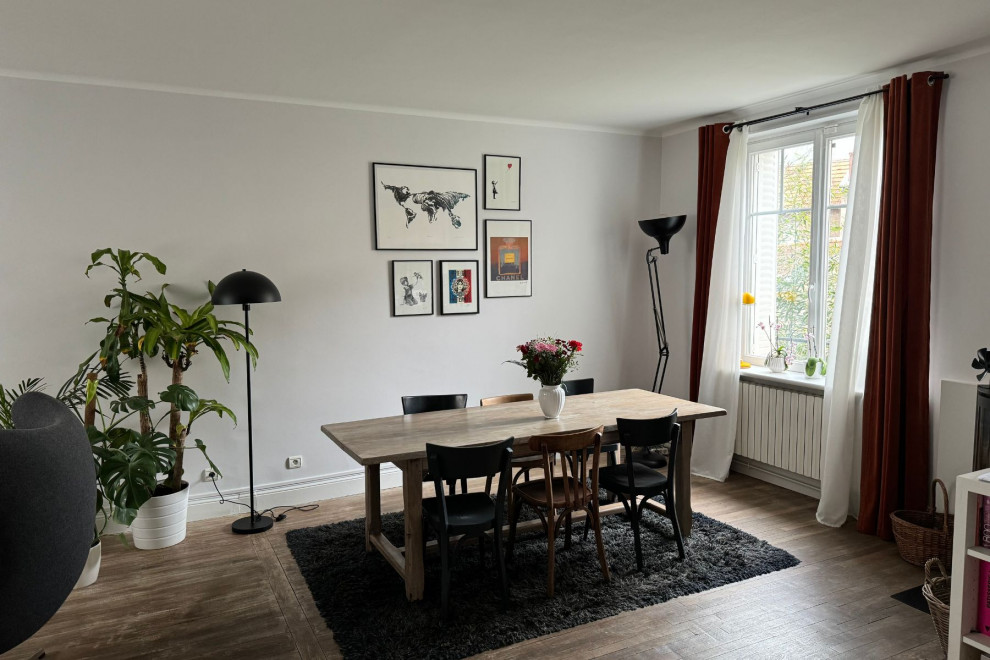 This is an example of a contemporary dining room in Nancy.
