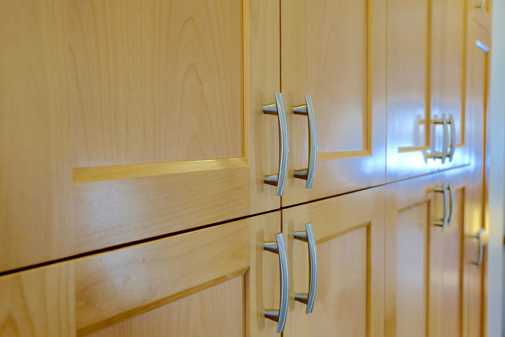 Home design - transitional home design idea in Calgary