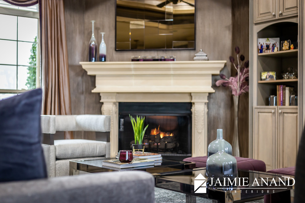 Example of a transitional home design design in Austin