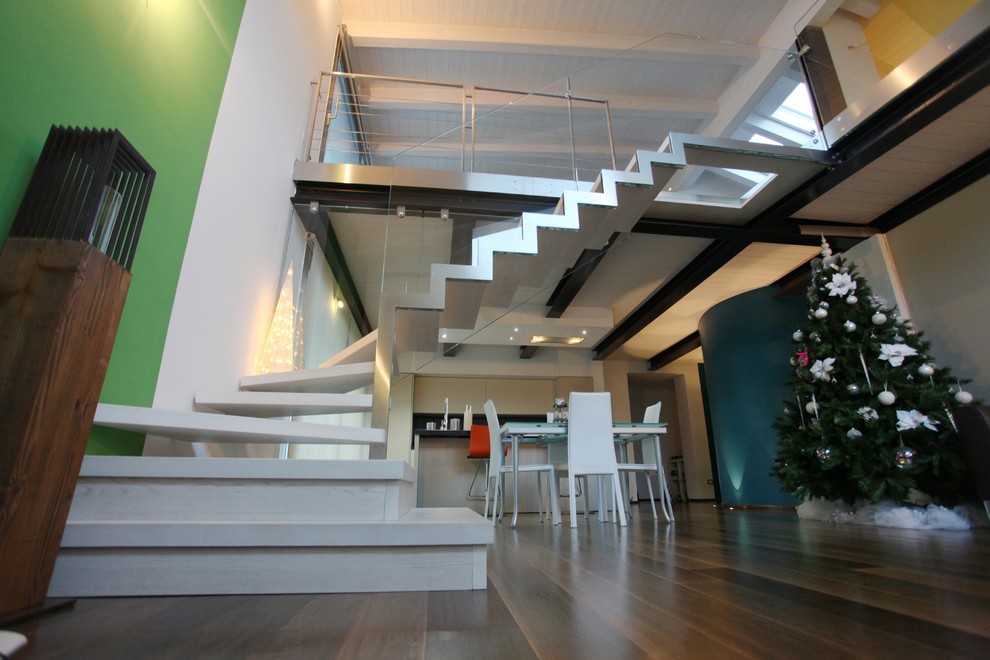 Design ideas for a medium sized contemporary staircase in Milan.