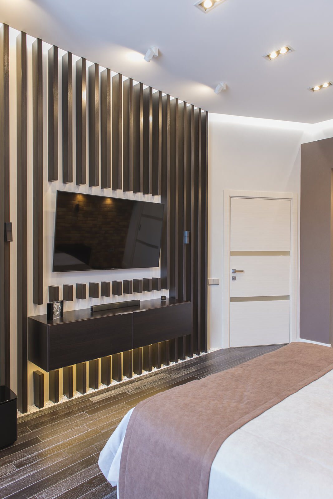 Частная квартира для него