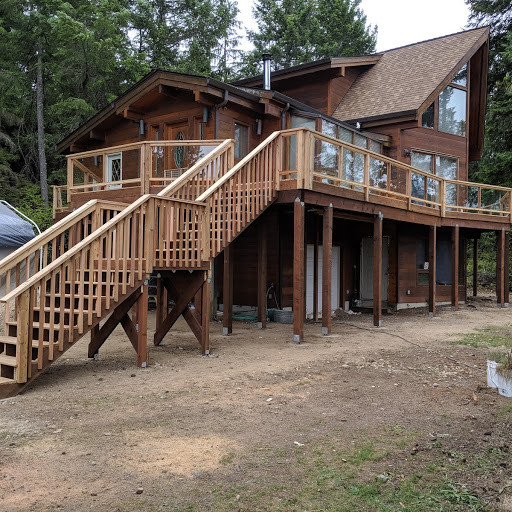 Example of a transitional deck design in Seattle
