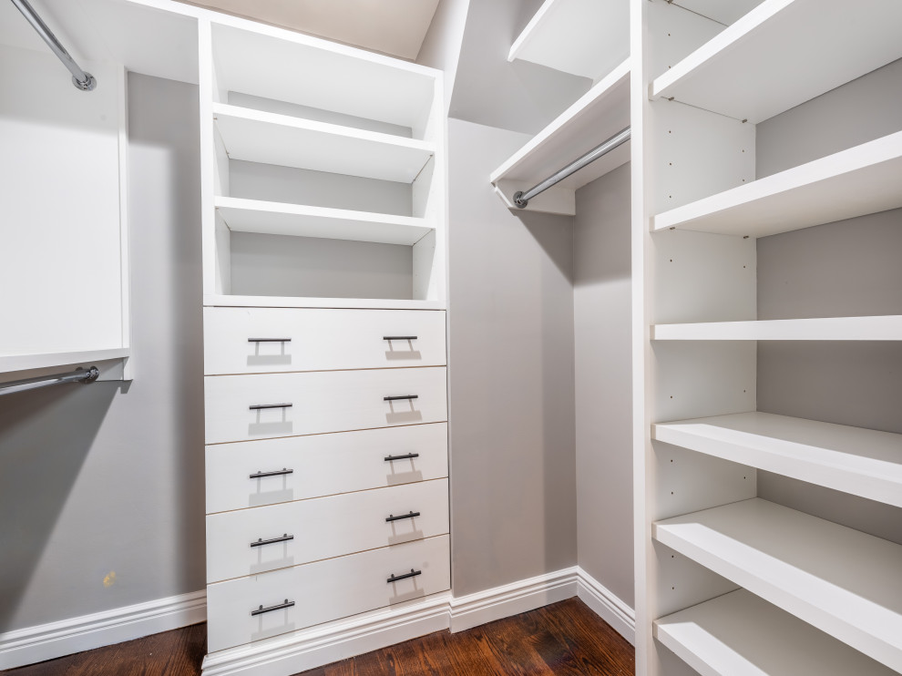 Example of a transitional home design design in New York