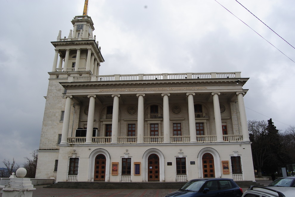 Архитектурное освещение здания театра