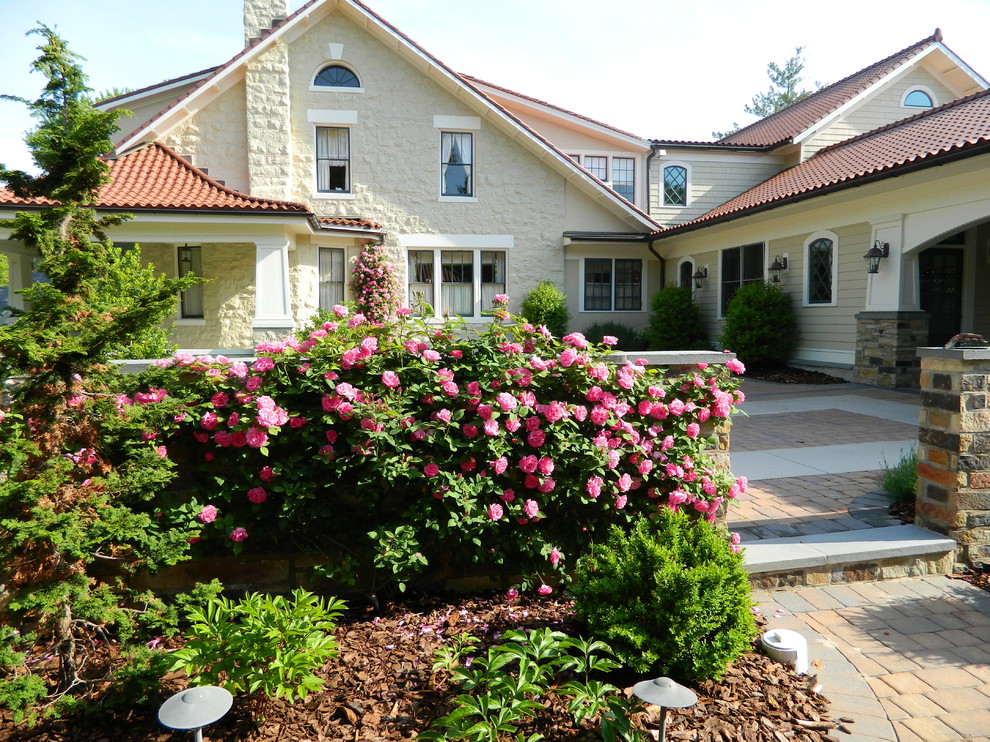 Photo of a traditional courtyard garden in DC Metro.