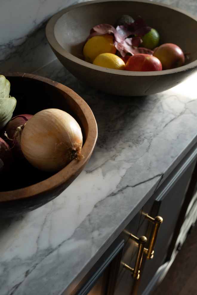 Kitchen - kitchen idea in Boston