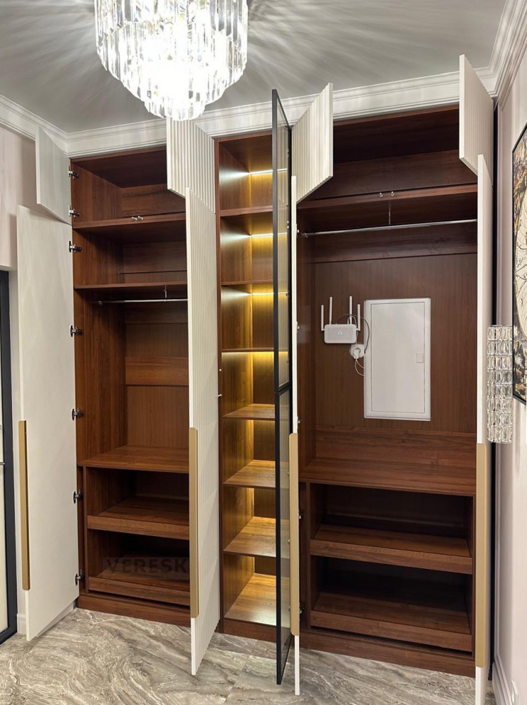 Встроенные распашные шкафы