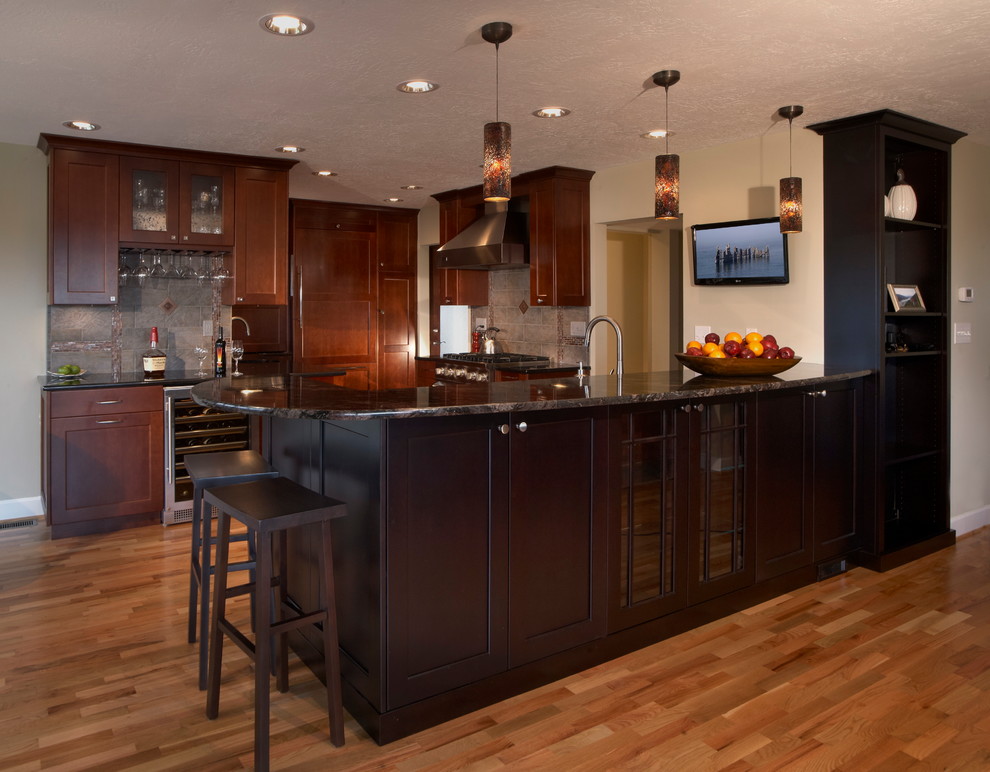 This is an example of a mid-sized transitional kitchen in Seattle.