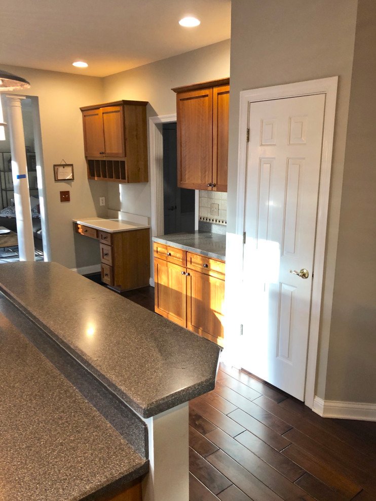 Kitchen - transitional kitchen idea in Indianapolis