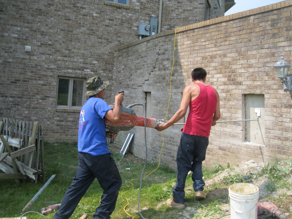 Retaining wall waterproof & brace