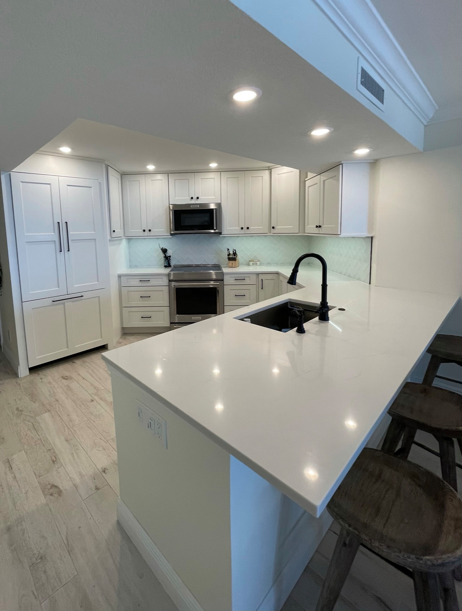 OCEAN FRONT CONDO KITCHEN