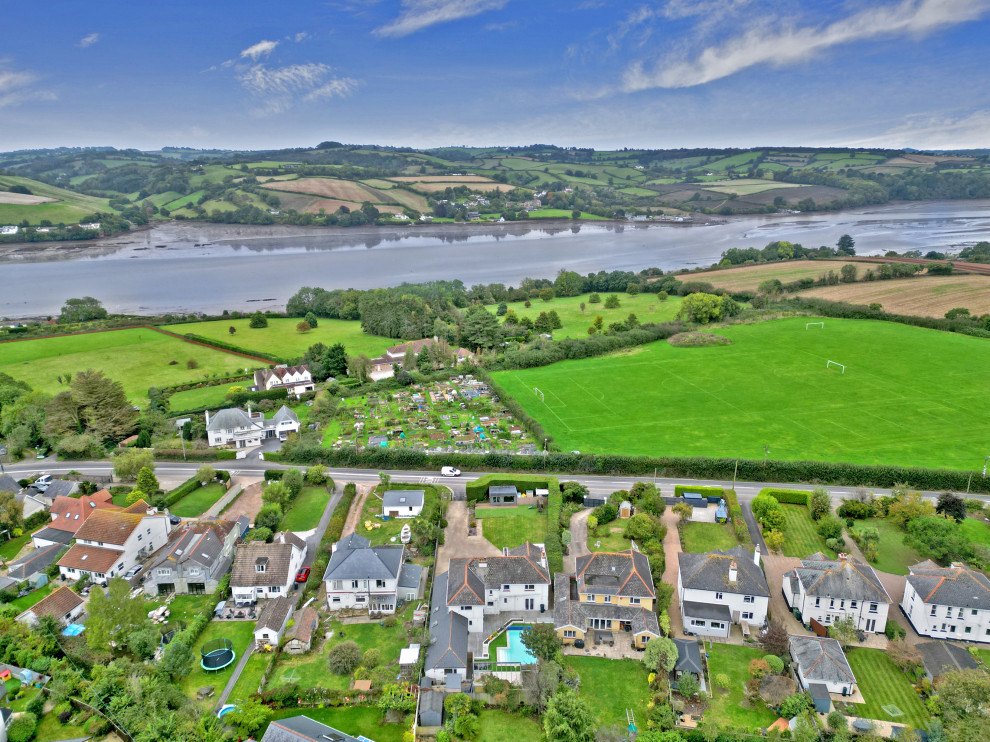 Styling of an open plan family home with river view