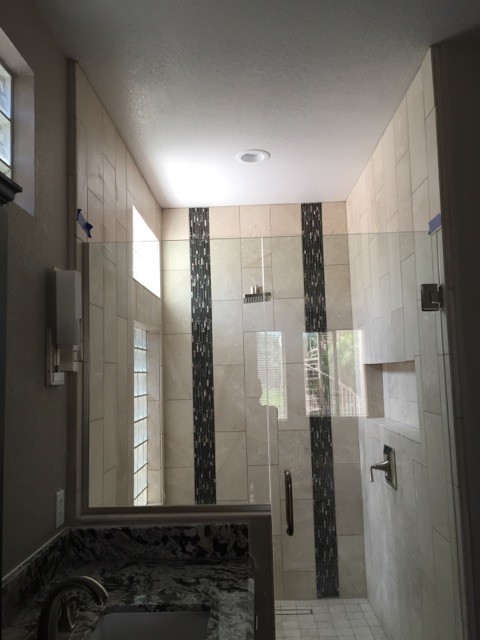 Transitional home design photo in Phoenix
