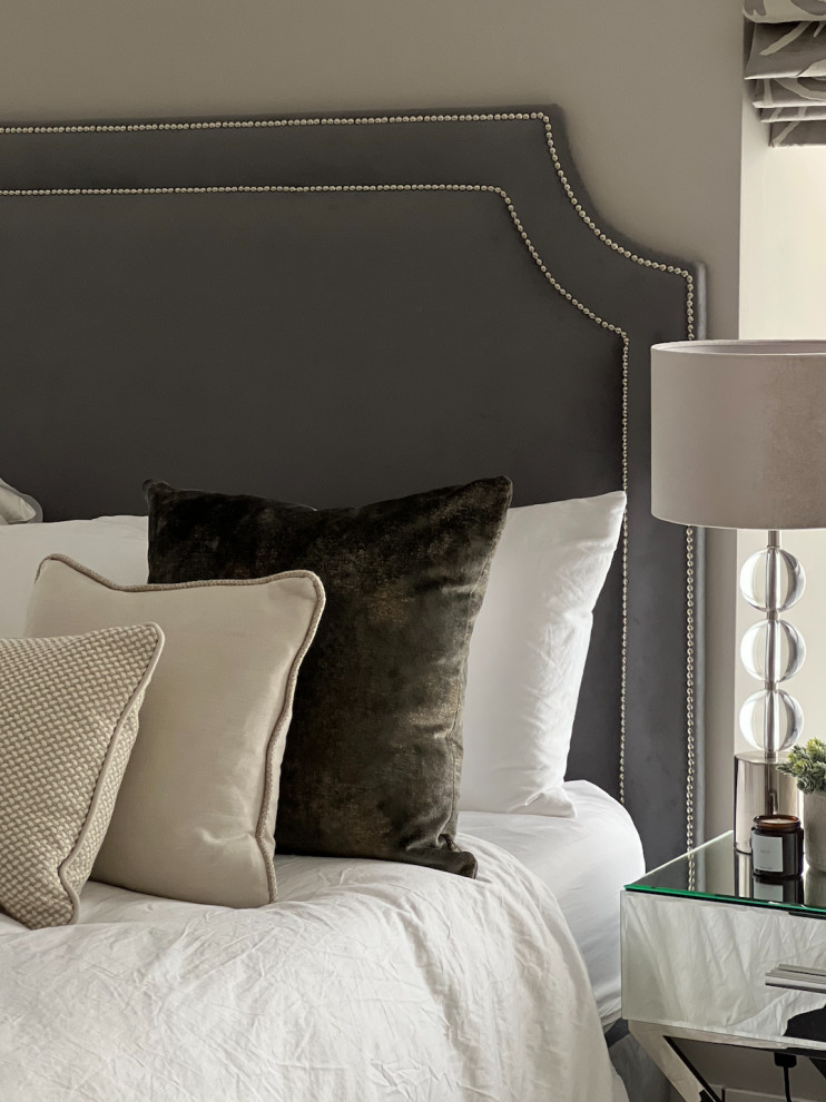 Bedroom - transitional bedroom idea