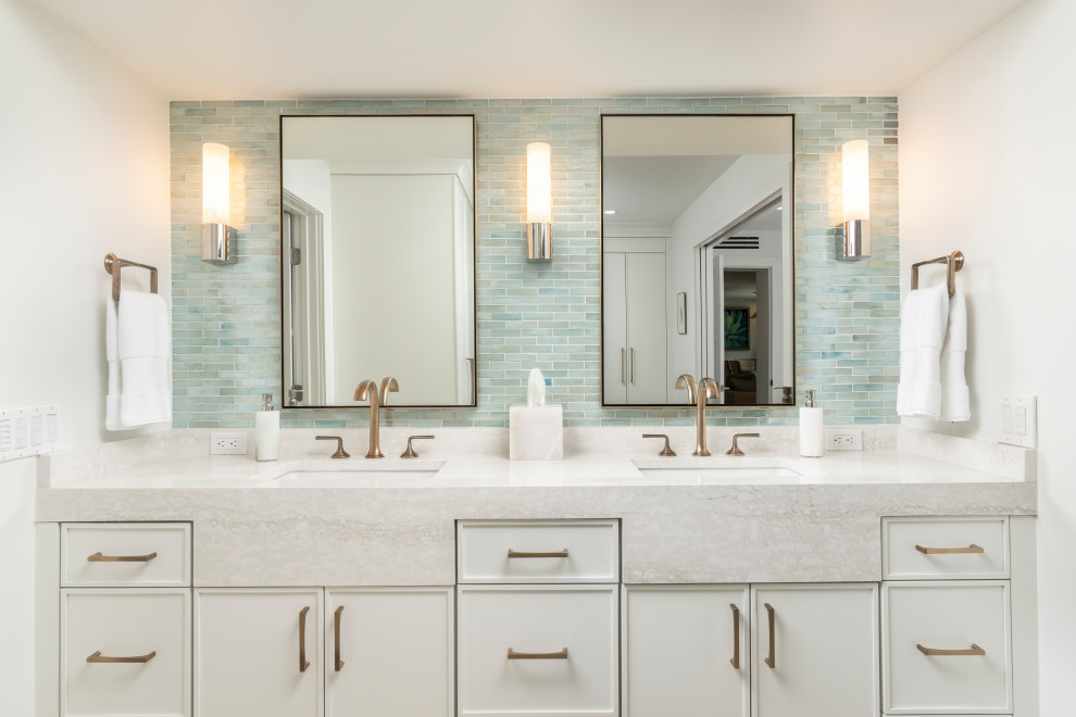 Bathroom - bathroom idea in Miami