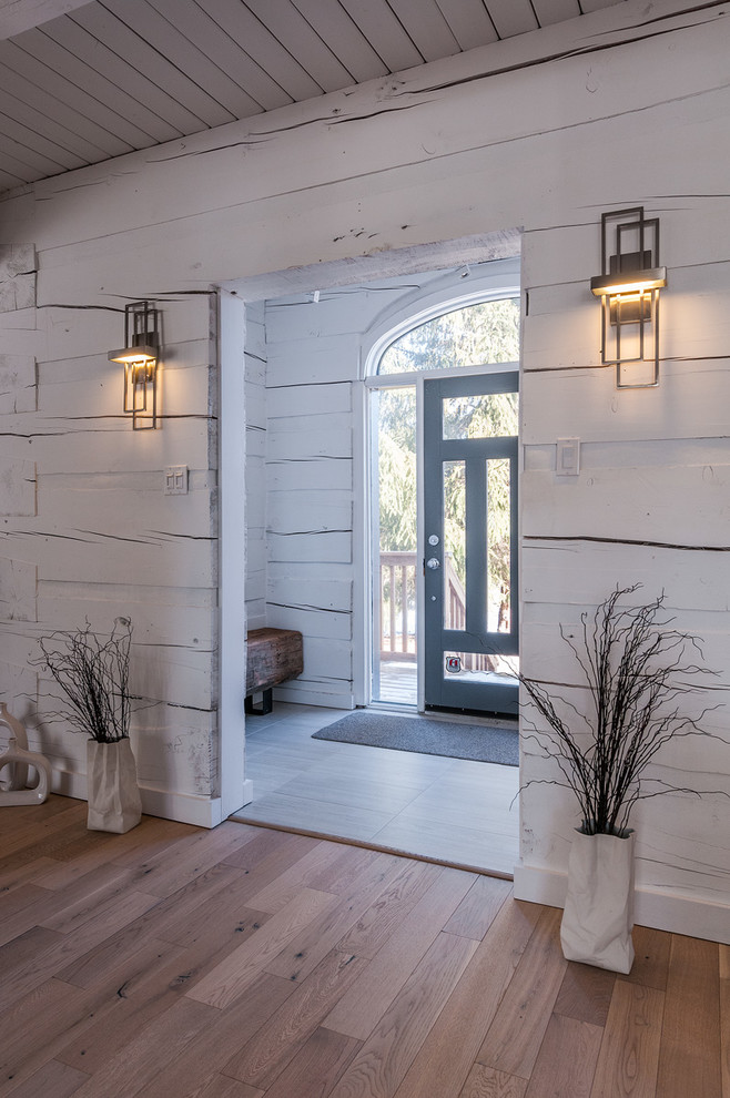 Inspiration for a transitional home design remodel in Toronto