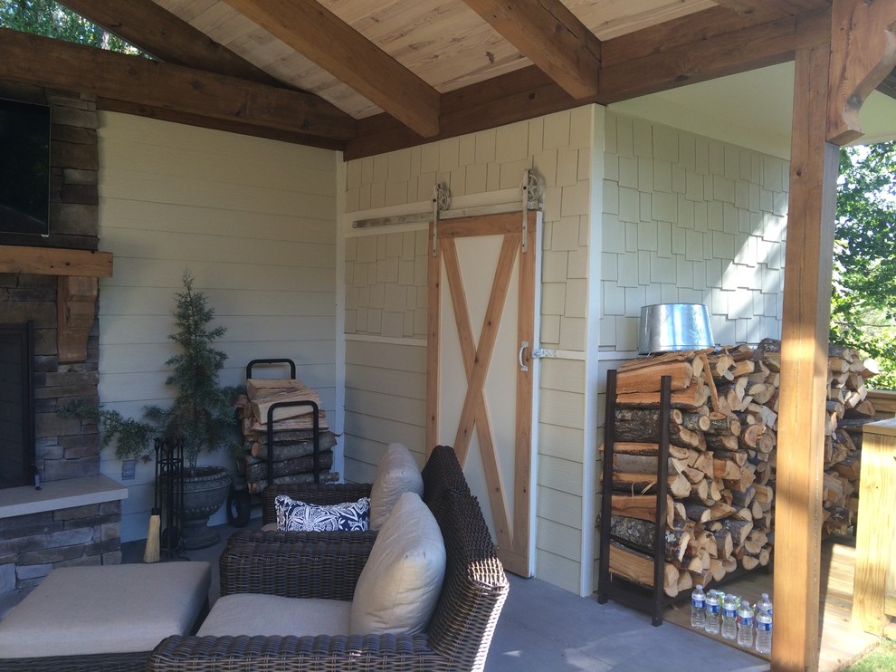 OUTDOOR LIVING SPACES