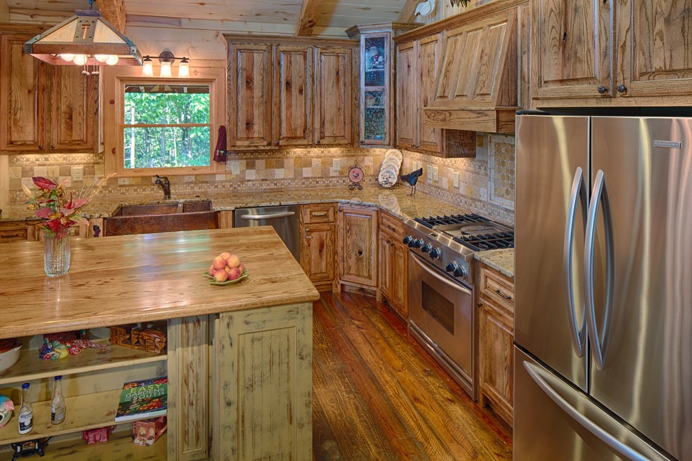 Photo of a country kitchen in Atlanta.