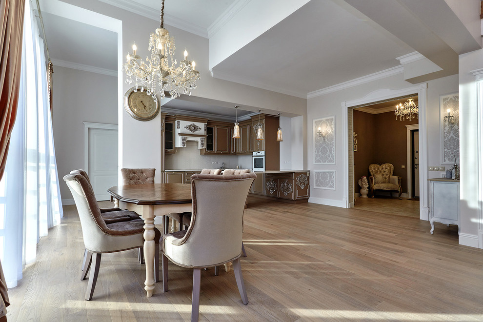 033 Квартира  в высотном доме с выходом на крышу.