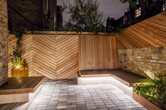 Small rear garden for a terraced house - Contemporary - Patio - London