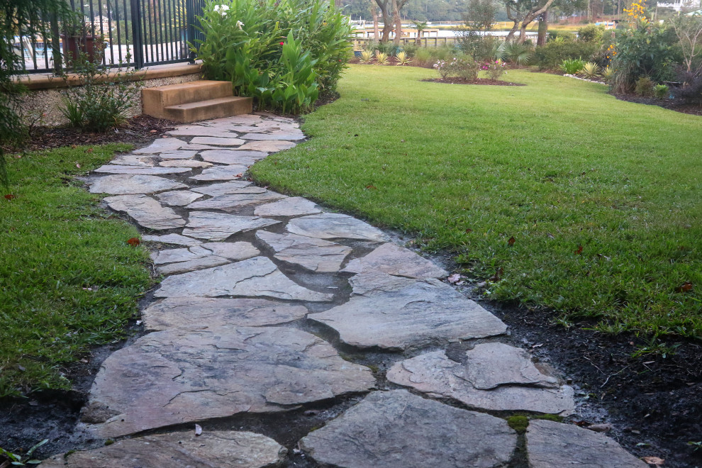 Idee per un vialetto dietro casa con pavimentazioni in pietra naturale