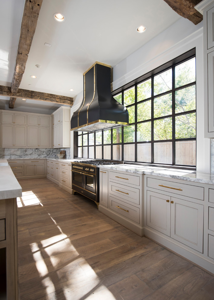 Kitchen - transitional kitchen idea in Austin