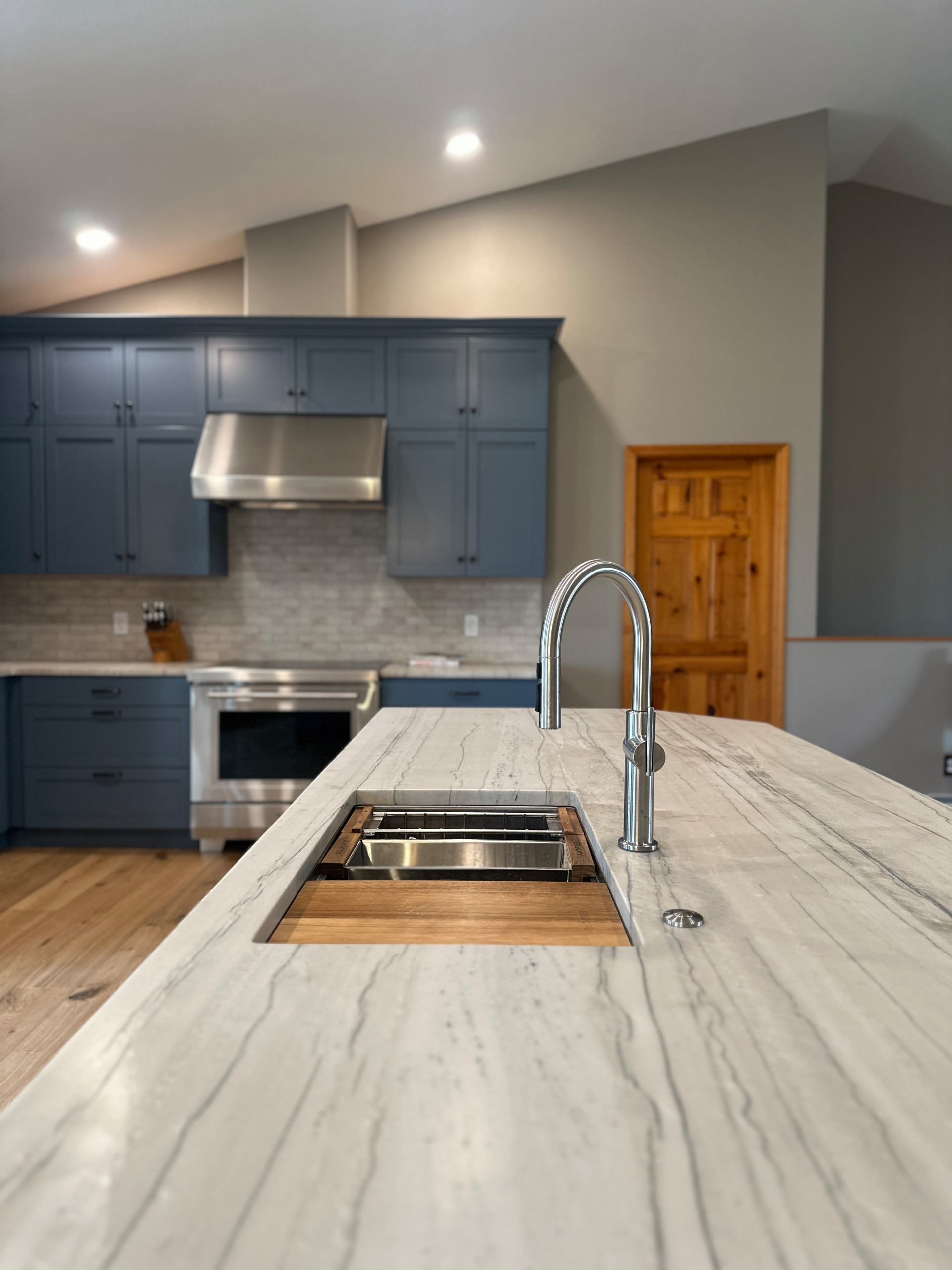 Trendy kitchen photo in Other