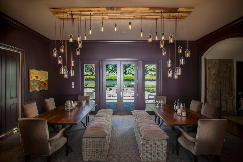 На фото: отдельная столовая среднего размера в стиле модернизм с фиолетовыми стенами без камина