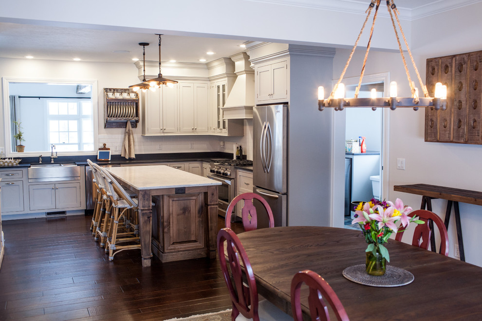 Example of a large mountain style kitchen design
